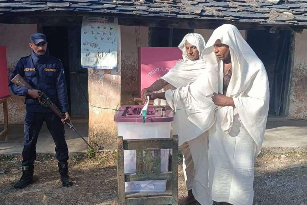 बैतडीमा दुई जना किरियापुत्रीले गरे मतदान 